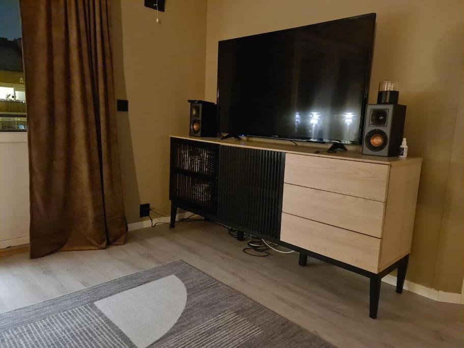 Koselig Og Moderne Leilighet, Meget Sentralt I Narvik Med Gratis Parkering! Bagian luar foto
