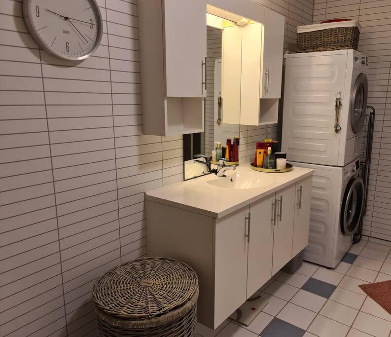 Koselig Og Moderne Leilighet, Meget Sentralt I Narvik Med Gratis Parkering! Bagian luar foto