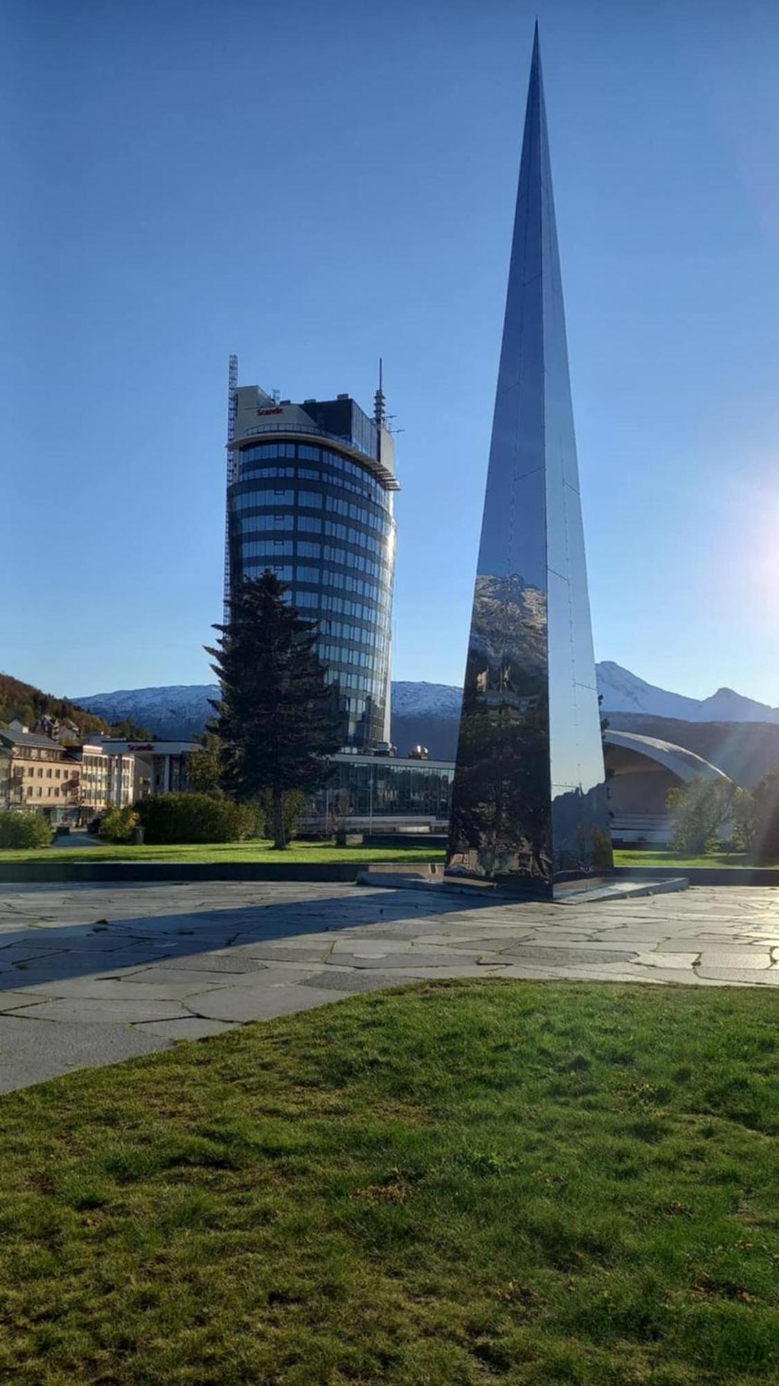 Koselig Og Moderne Leilighet, Meget Sentralt I Narvik Med Gratis Parkering! Bagian luar foto